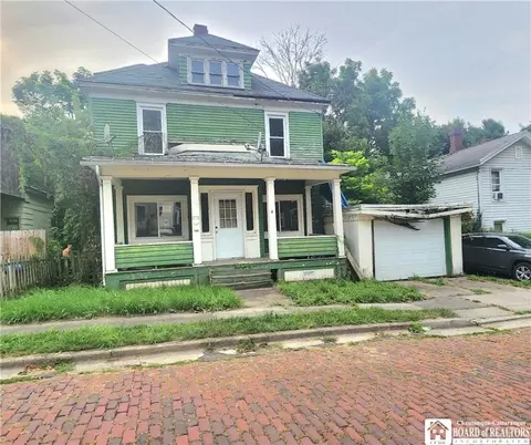 19 Barrows St, Jamestown, NY 14701