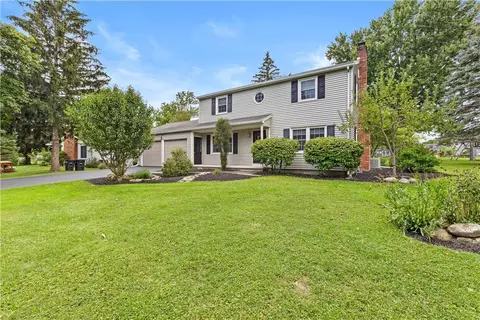 31 Deerfield Dr, Canandaigua, NY 14424
