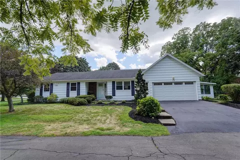 13 Tree Brook Dr, Rochester, NY 14625