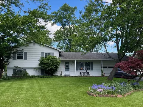 14 Watch Hill Dr, Chili, NY 14624