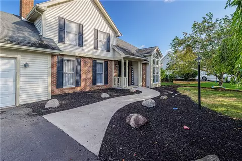 62 Old Country Ln, Perinton, NY 14450