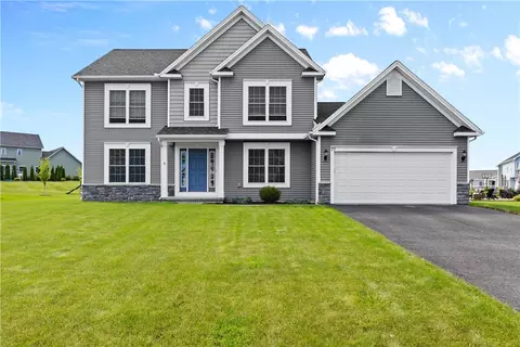 77 Country Village Ln, Parma, NY 14468