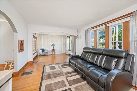 101 Walnut Park, Irondequoit, NY 14622 photo 3