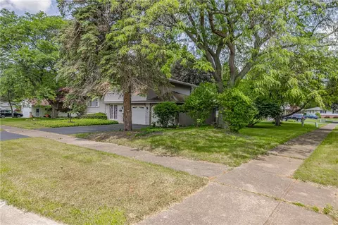 7 Rick Edge Cir, Irondequoit, NY 14609 photo 5