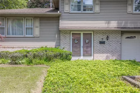 7 Rick Edge Cir, Irondequoit, NY 14609 photo 3