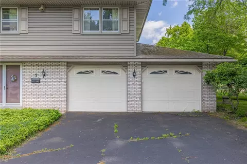 7 Rick Edge Cir, Irondequoit, NY 14609 photo 4