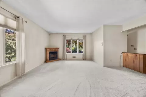 Living - 689 Maple Dr, Webster, NY 14580 photo 3 of 5