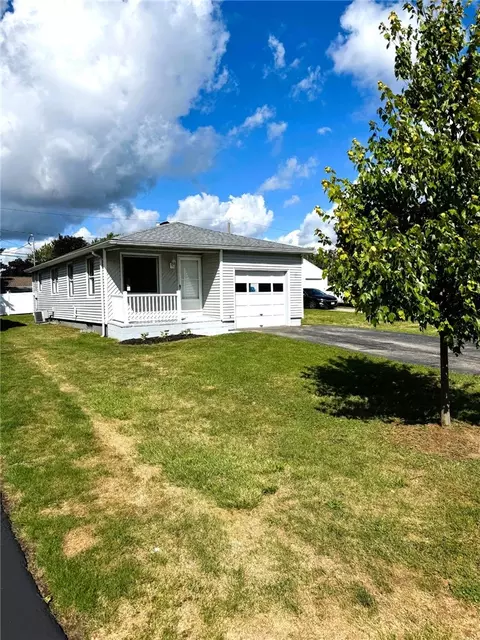 223 Woodside Pl, Irondequoit, NY 14609