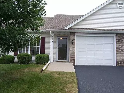 224 Rayfield Cir, Webster, NY 14580