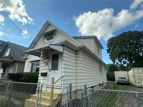 38 Sobieski St, Rochester, NY 14621