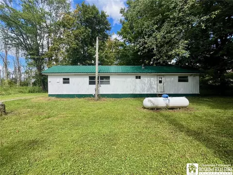 378 Bartlett Hill Rd, Villenova, NY 14062