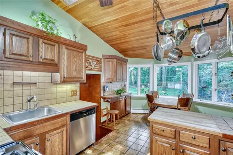 Kitchen - 696 Summit Dr, Webster, NY 14580 photo 6 of 6