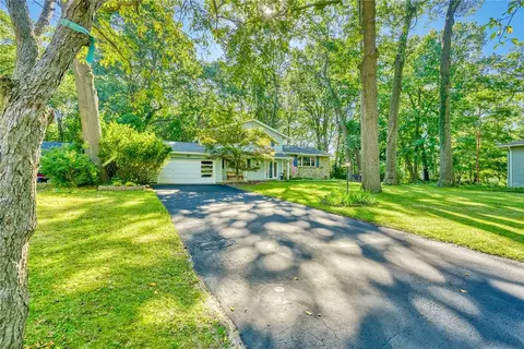 696 Summit Dr, Webster, NY 14580