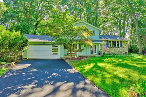 Exterior - 696 Summit Dr, Webster, NY 14580 photo 2 of 10