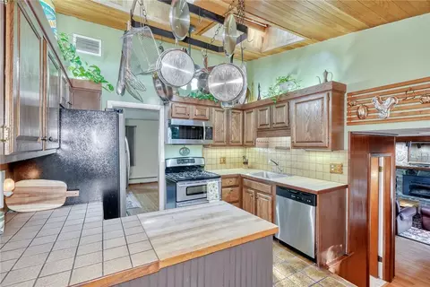Kitchen - 696 Summit Dr, Webster, NY 14580 photo 3 of 6