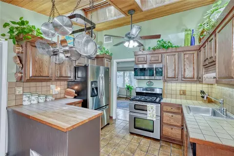 Kitchen - 696 Summit Dr, Webster, NY 14580 photo 4 of 6