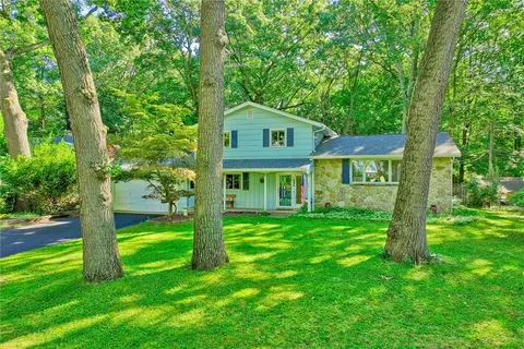 Exterior - 696 Summit Dr, Webster, NY 14580 photo 3 of 10