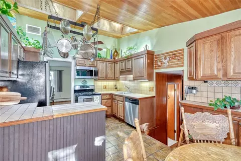 Kitchen - 696 Summit Dr, Webster, NY 14580 photo 2 of 6