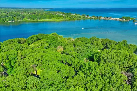 View/Area - 696 Summit Dr, Webster, NY 14580 photo 2 of 3