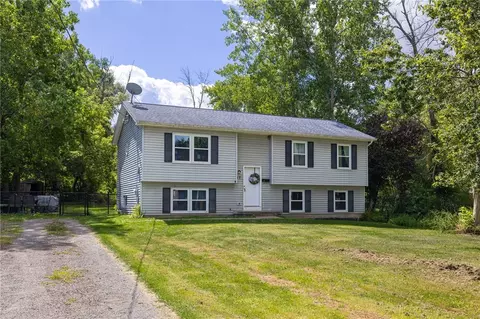 47 Clark St, Sweden, NY 14420