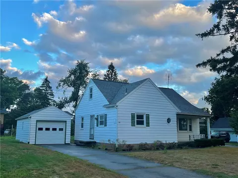 135 Pepperidge Dr, Greece, NY 14626
