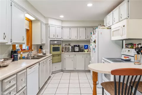 89 Maple St, Geneva, NY 14456