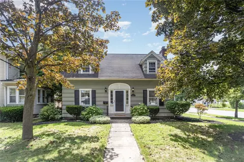 121 Burwell Rd, Irondequoit, NY 14617