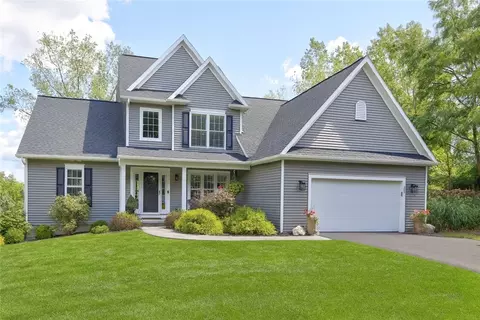 27 Crescence Dr, Geneva, NY 14456