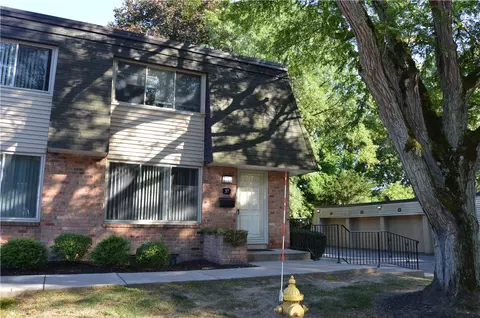 37 Penn Ln, Rochester, NY 14625