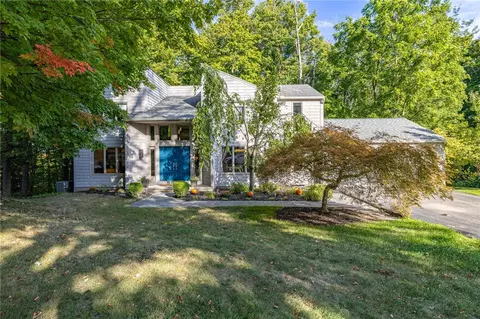 25 Wandering Trl, Pittsford, NY 14534
