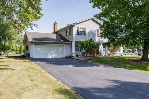 10 Kathy Dr, Pittsford, NY 14534