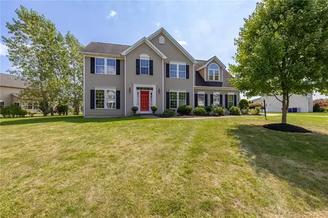 81 Woodgreen Dr, Pittsford, NY 14534