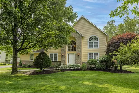 7 Juniper Ln, New Hartford, NY 13413