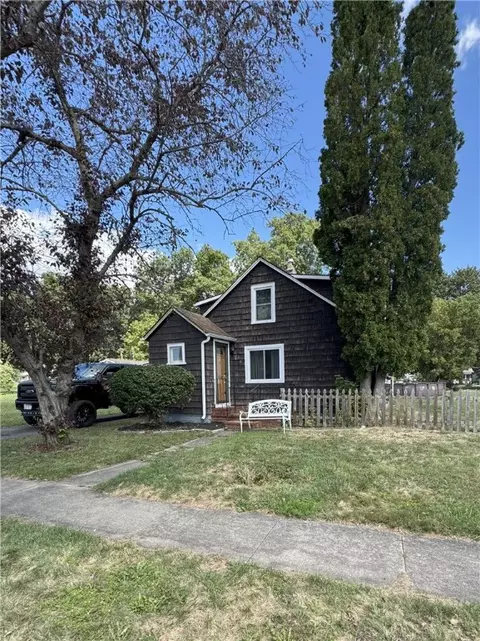 36 Clark St, Corning, NY 14830