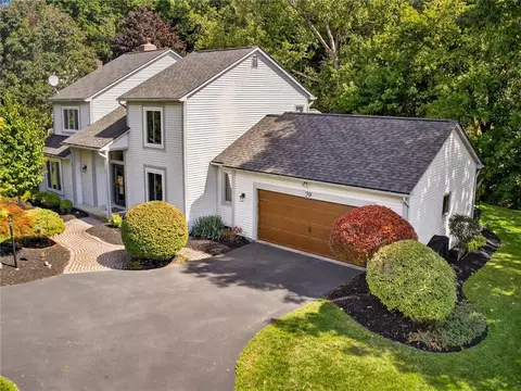 29 Bridgewood Dr, Perinton, NY 14450