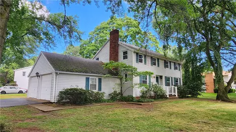 80 Bay Knoll Rd, Irondequoit, NY 14622
