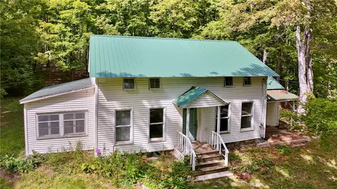 200 Davis Mt Rd, Oak Hill, NY 12460