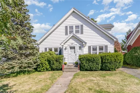 62 Cambria Rd, Irondequoit, NY 14617