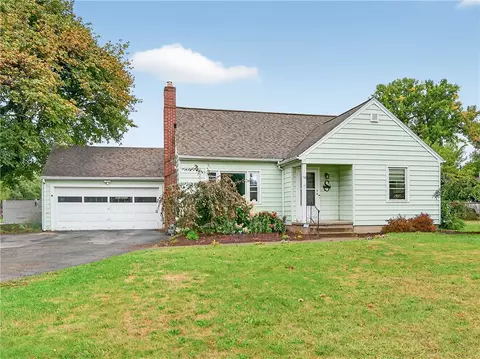 96 Hinchey Rd, Gates, NY 14624