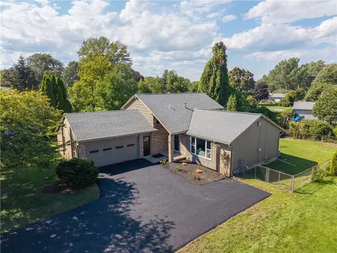 52 Goethals Dr, Greece, NY 14616