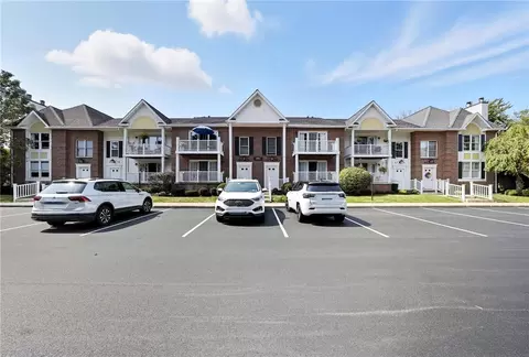 970 E Hopkins Rd #E, Amherst, NY 14221