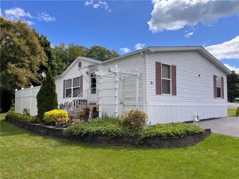 21 Picture Book Park, West Bloomfield, NY 14585