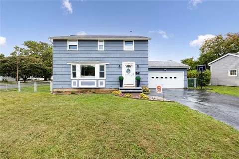 416 Lake Meadow Dr, Greece, NY 14612