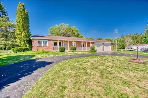 4543 Ontario Center Rd, Walworth, NY 14568