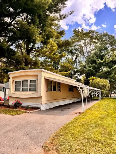 3 Starwood Dr, Penfield, NY 14526