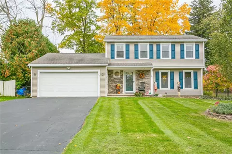 49 Mathew Ln, Greece, NY 14626