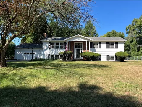 16 Latchmere Ct, Pittsford, NY 14534