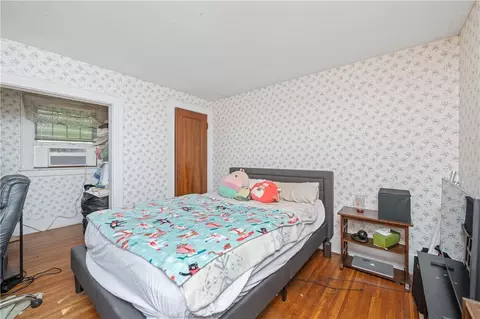 Bedroom - 3902 Culver Rd, Irondequoit, NY 14622 photo 4 of 8