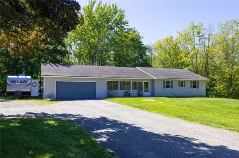 1838 Paddy Ln, Ontario, NY 14519