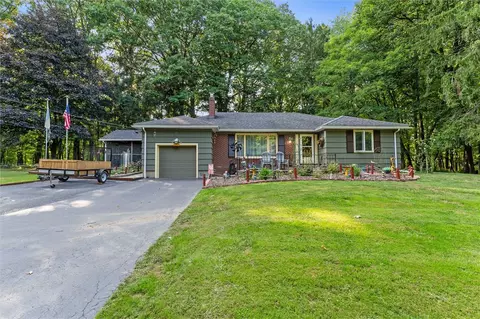 165 Birch Hills Dr, Irondequoit, NY 14622
